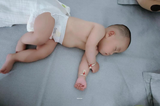 中国台湾孕妇肚子一跳一跳